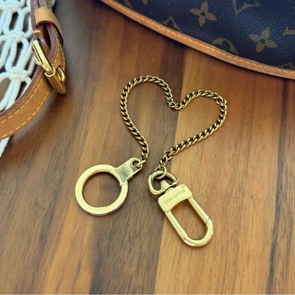 Louis Vuitton 30cm Extender Chain in Gold Tone - Picture 3 of 12